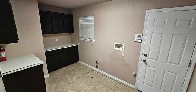 Building Photo - Beautiful 3 bedroom, 2 bath home for rent, Available to view 3/2/26