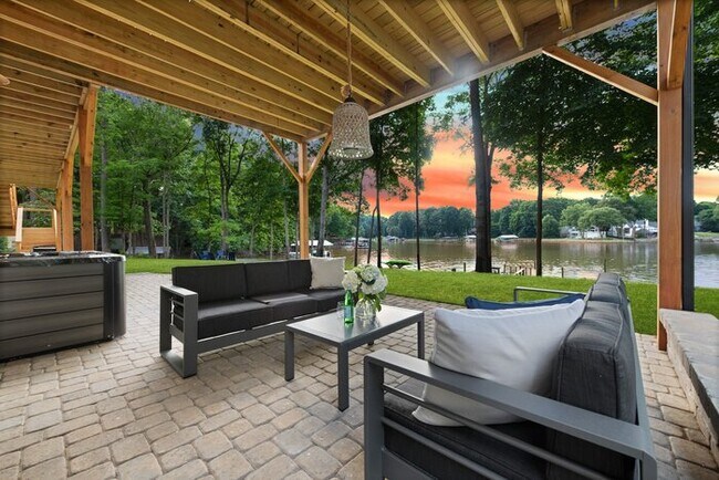 Building Photo - Northshore Landing