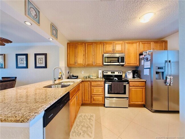 Building Photo - 7440 S Ocean Dr