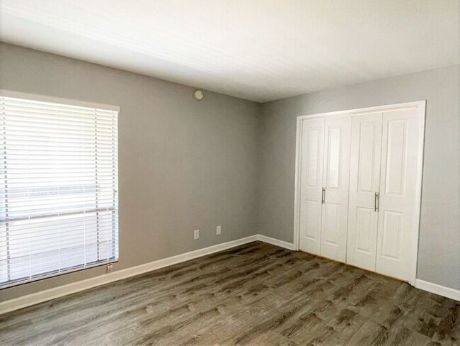 Building Photo - 2 Bedroom / 2 Bath Condo in a guard gated ...