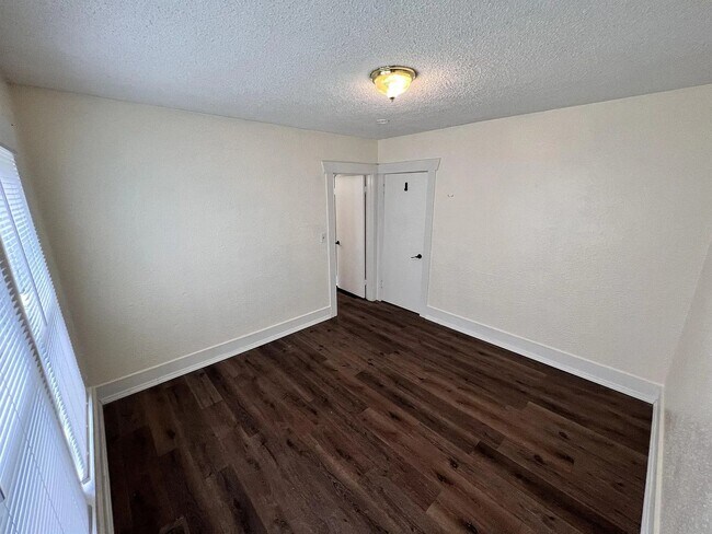 Building Photo - Beautifully Imperfect Character Craftsman Home! Eastside Olympia Home