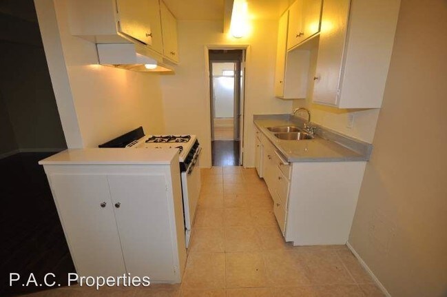 Interior Photo - 6125 Whitsett Ave