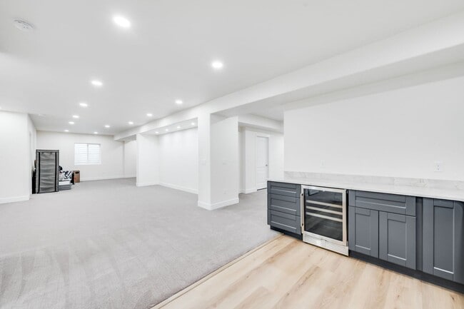 Building Photo - Luxury 6BD, 4BA Sterling Ranch Home with L...