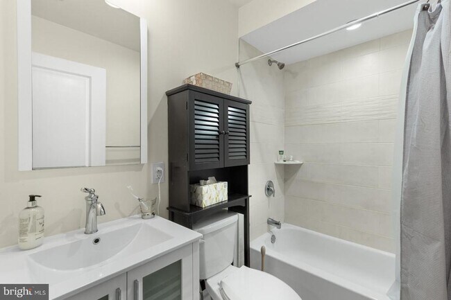 Building Photo - 834 N 19th St