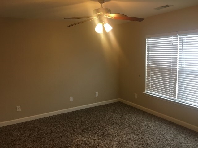 Building Photo - 132 Pine View Xing