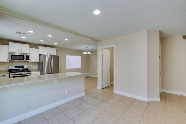Building Photo - Upgraded spacious 4bedroom home near Mountains Edge!