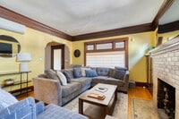 Building Photo - 2034 NE Flanders St