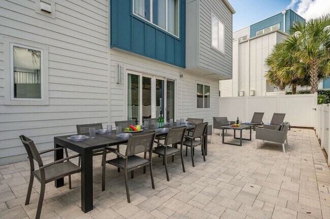 Building Photo - 7740 Sandy Ridge Dr