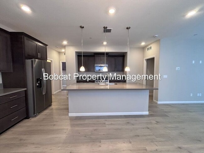 Building Photo - 860 Furlong Dr