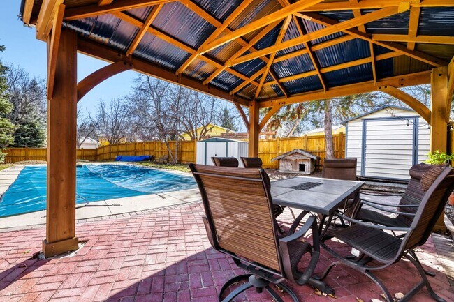 Building Photo - Enjoy the Private Pool and Outdoor Sauna at this 3/2 Home in a Quiet Neighborhood in Louisville