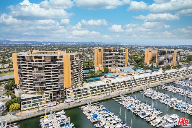 Building Photo - 4265 Marina City Dr