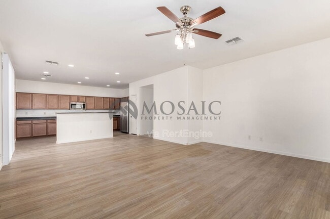 Building Photo - 904 E Euclid Ave