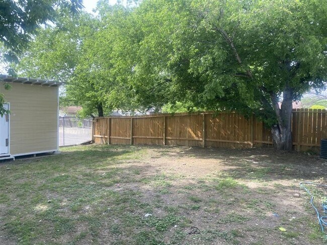 Building Photo - 1407 Churing Dr