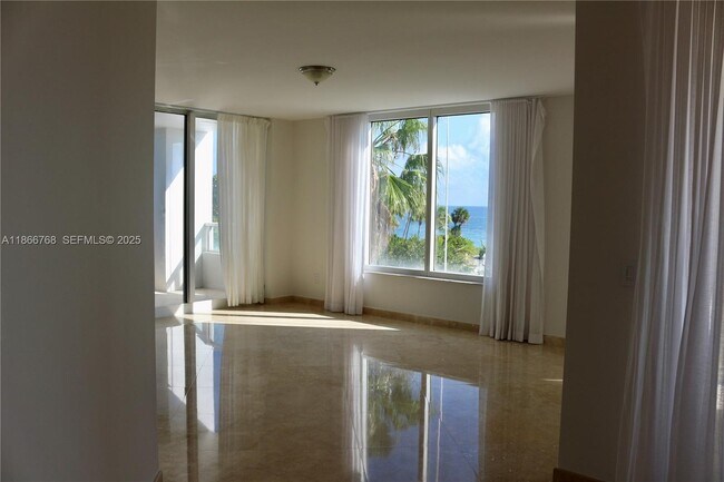 Building Photo - 430 Grand Bay Dr