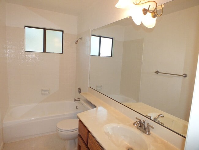 Building Photo - Folsom Willow Creek 3/2.5 $2995
