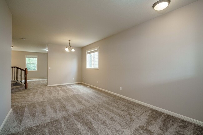 Building Photo - $500 Move In Special  4 Bedroom 2.5 Bath New Carpet and Fresh Paint