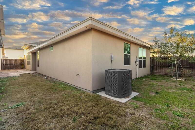 Building Photo - 10308 N 13th St