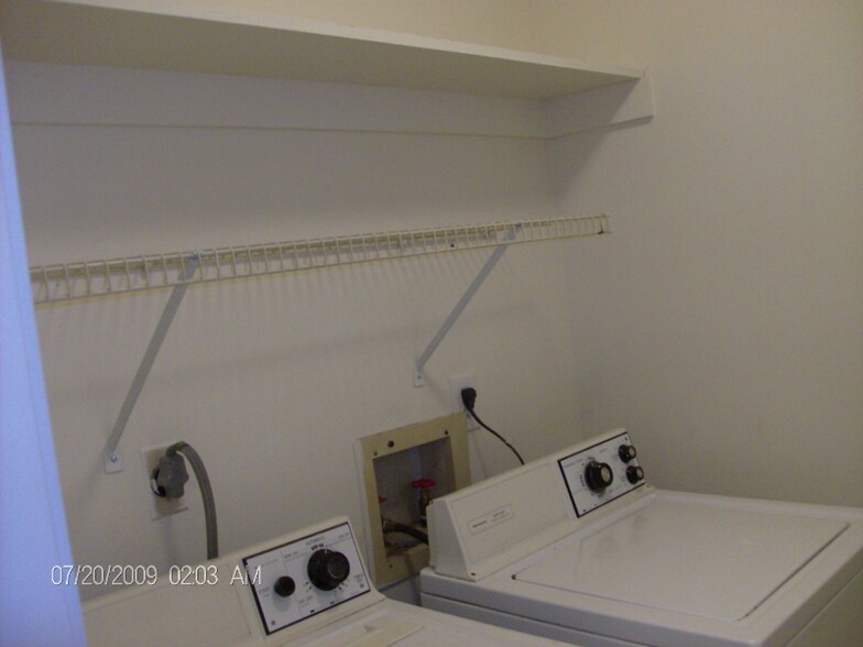 Building Photo - 5559 Lynbrook Landing