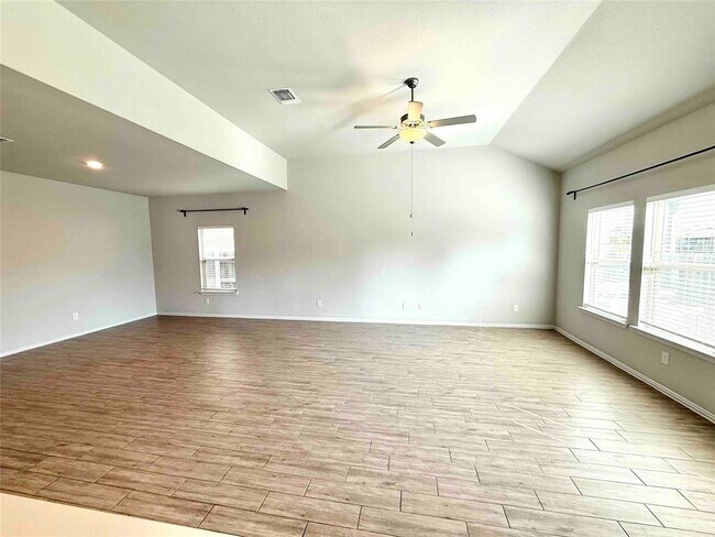 Building Photo - 301 Bright Star Ln
