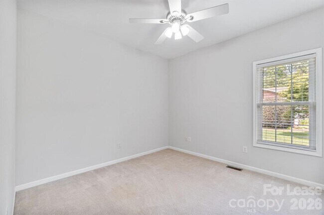 Building Photo - 4-Bedroom 2-Bath Home Nestled In The Popular Rock Barn Community!