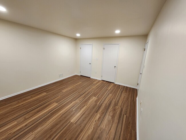 Building Photo - 33 Cypress Ct