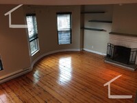 Building Photo - Beautiful penthouse one bed, large private...