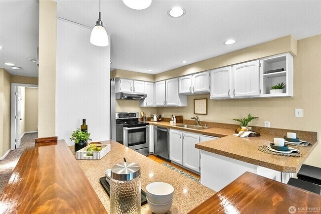 Building Photo - 629 Kirkland Way