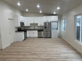 Building Photo - 2444 Chelsea Pl