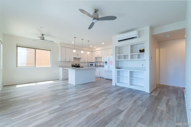 Building Photo - $3,350 / 2br - 1119ft2 - Beautifully Maint...