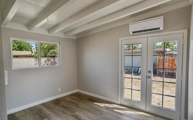 Building Photo - Newly updated 4 bedroom Home