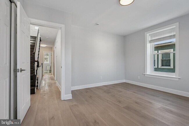 Building Photo - 92 Leigh Ave