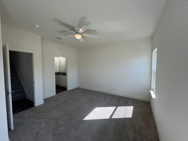 Building Photo - Call Green Oak Property Management to schedule your tour today!