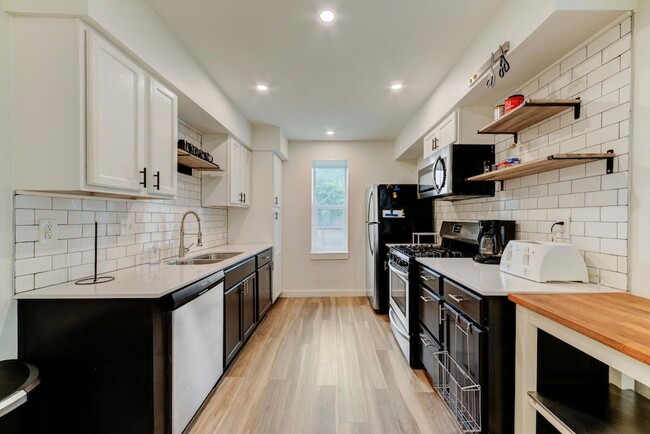 Building Photo - 4405 Button Bend Cir