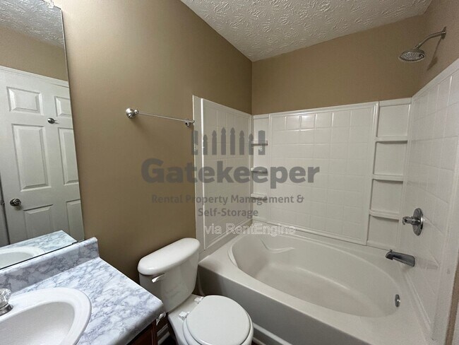 Building Photo - 5616 Union Pointe Dr