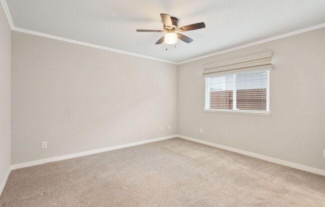 Building Photo - **Welcome Home to Your Dream Residence in Roseville!**