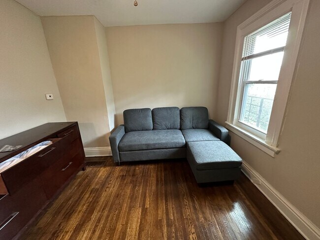 Building Photo - 58-60 Woodlawn St