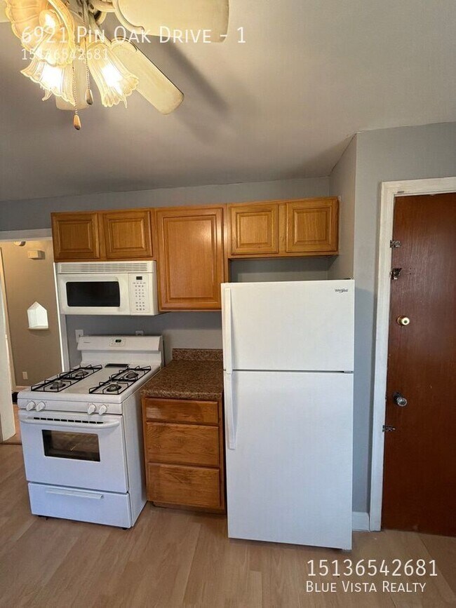 Building Photo - 6921 Pin Oak Dr