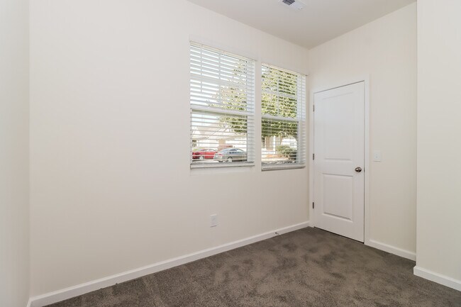 Building Photo - 929 Ranchero St