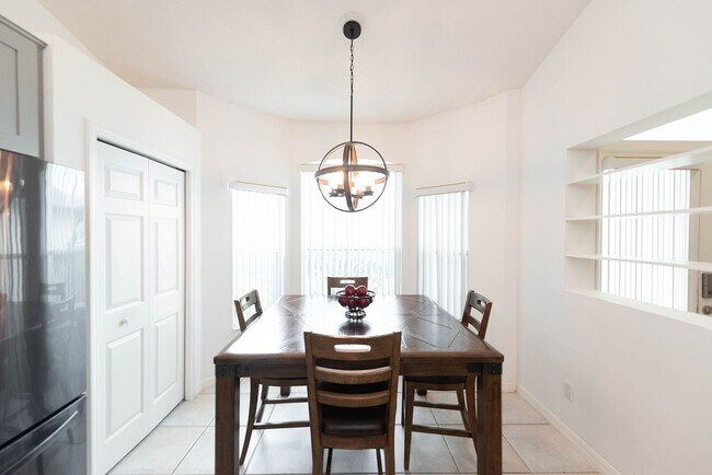 Building Photo - Beautiful Home in Satellite Beach including Lawncare and Community Pool