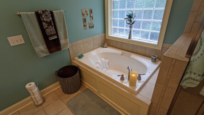Building Photo - 3 Bedroom Home located in Magnolia Gardens...