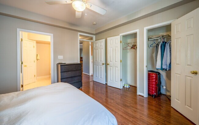 Building Photo - Comfortable Condo Living in Convenient Alexandria Location