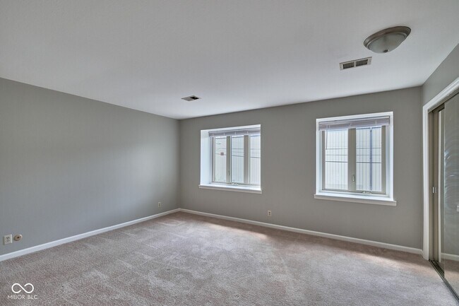 Building Photo - 8502 Canterbury Square W