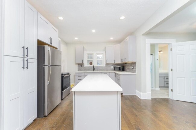 Building Photo - 116 Jewett St