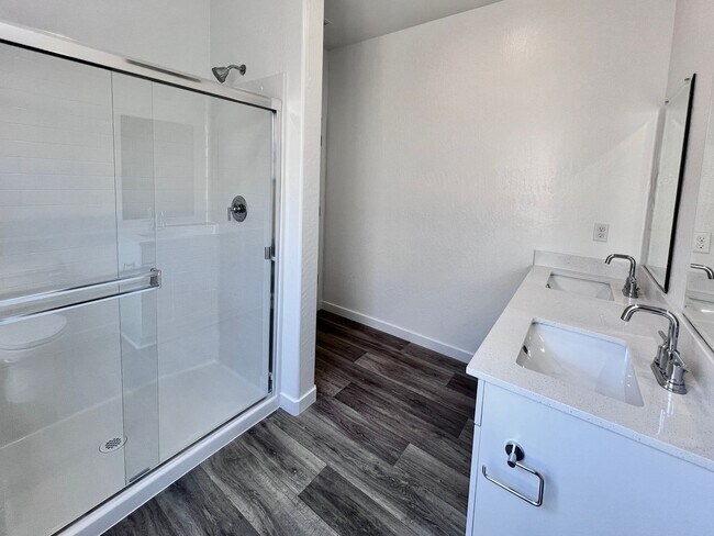 Building Photo - $2,595 Fowler & Dakota, 4 Bedroom 2 Bathro...