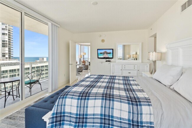 Building Photo - 16699 Collins Ave