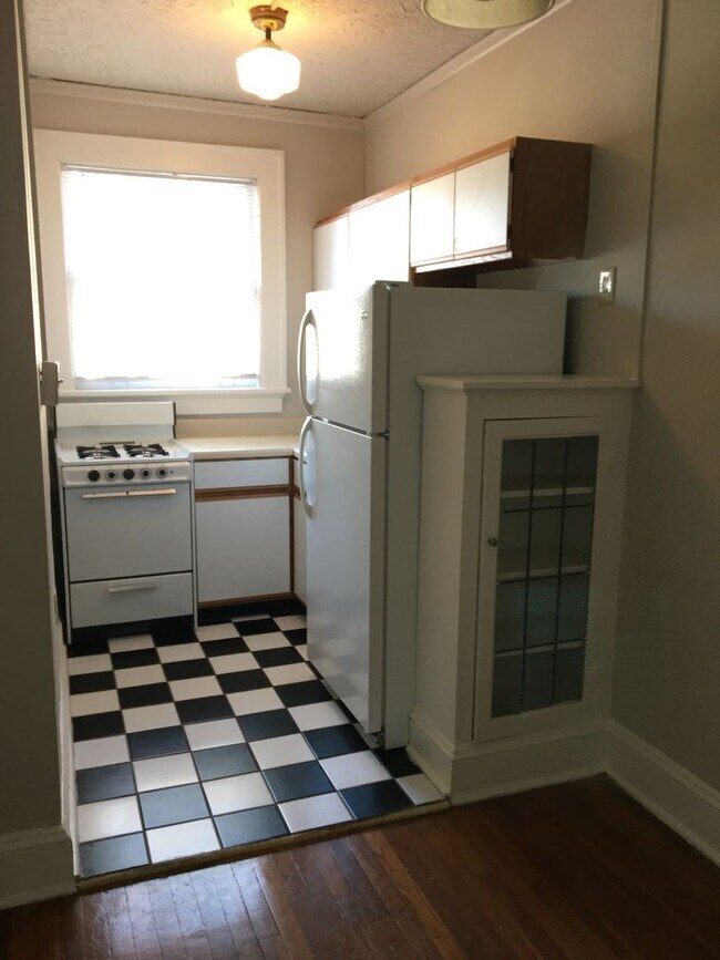 Interior Photo - 430 Ponce