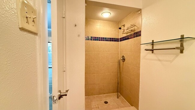 Building Photo - 4123 Avondale Ave