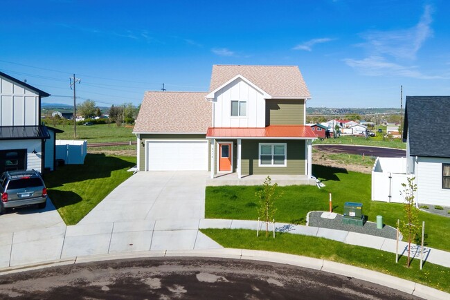 Building Photo - 2021 Built East End home in Great Falls ne...