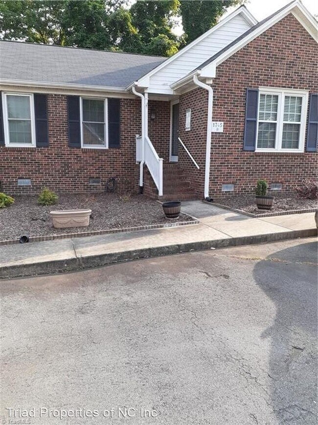 Primary Photo - 2 br, 2 bath House - 1745 #B Malone Rd - K...