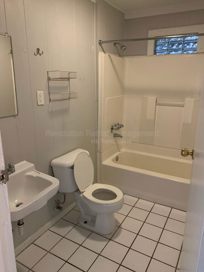 Building Photo - 138 Tye St SE